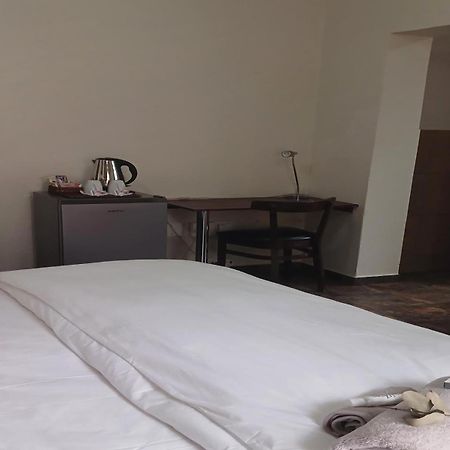Hotel Blue Sky Manor Roodepoort Esterno foto